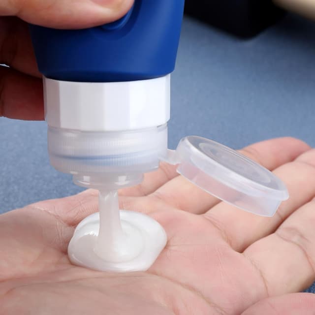 Detalle de Mrsdry Travel Bottle for Toiletries (60ml) — Leak-Proof Silicone Refillable Containers, BPA Free, 4 Pack