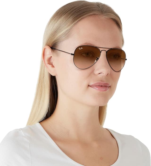Detalle de Ray-Ban RB3025 Classic Aviator Sunglasses (XS fit) with gradient brown lenses