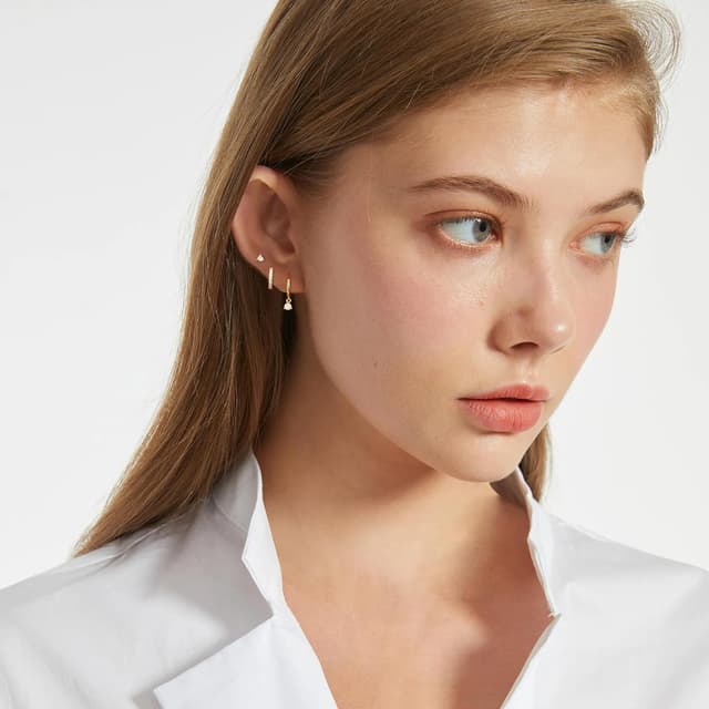 Detalle de 14K Gold Stud Hoop Earrings Set for Women – 3-size dainty hoop & stud stack earrings, hypoallergenic CZ sparkle