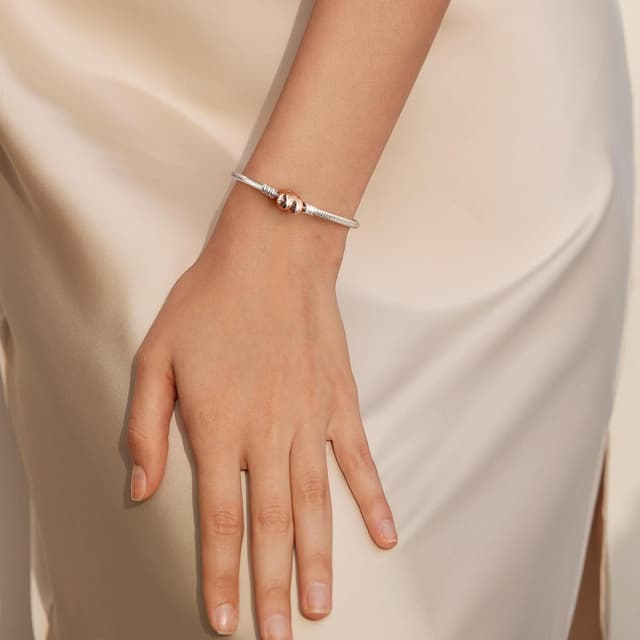 Detalle de APUUESN Sterling-Silber Charms-Armband mit Logogravur (Moments-Serie) – in Silber, von 17 bis 21 cm