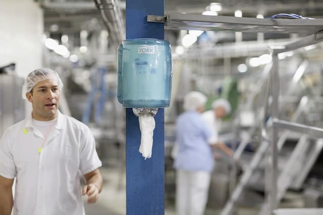 Thumbnail 5 de Tork 121206 Basic Wiping Roll M2