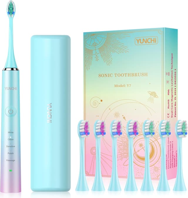 Detalle de YUNCHI Y7 Blue USB-C rechargeable sonic toothbrush with 5 modes, 2-minute smart timer, 8 brush heads and travel case