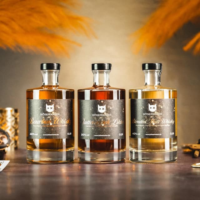 Detalle 2 de BÖSER KATER Blended Malt Whisky – fassgelagerter Blend mit Honig- & Vanillenoten (0,5 l, 40 % Vol.)