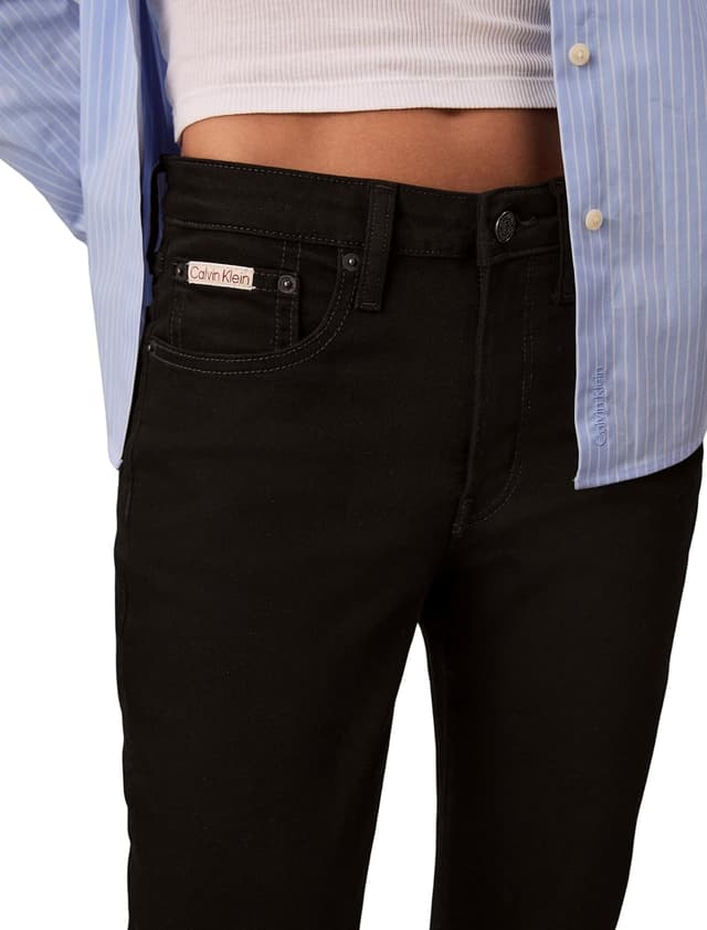 Detalle de Calvin Klein women’s mid rise skinny classic black jeans (5-pocket)