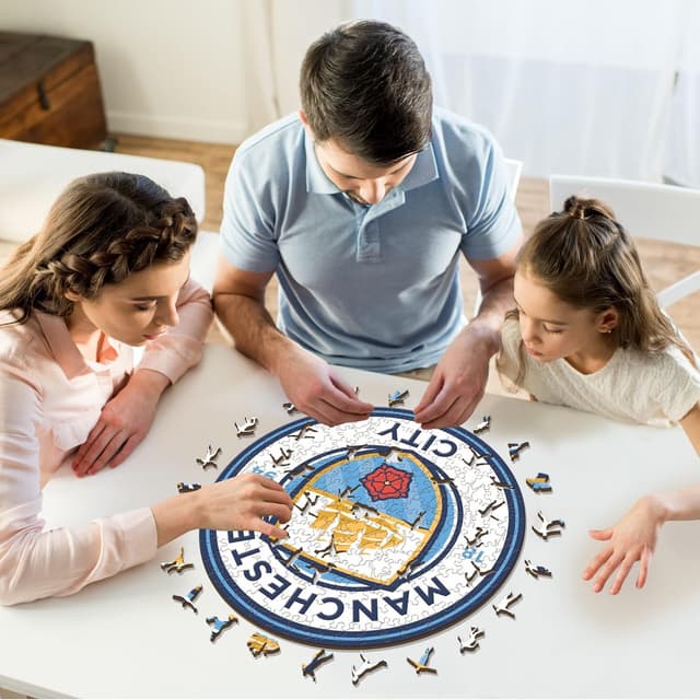 Detalle de Iconic Puzzles Manchester City (Logo) – Puzzle en bois sous licence officielle, 150 pièces, taille S