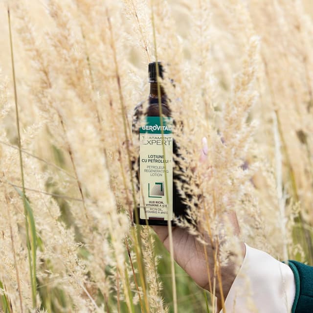Detalle de Gerovital Tratament Expert Intensive haarregenerierende Lotion mit Petroleum und Rizinusöl – 100 ml