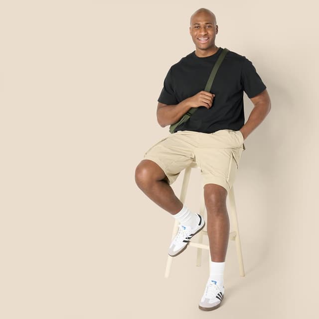 Detalle de Amazon Essentials Men’s Relaxed-Fit Heavyweight Cotton T-Shirt