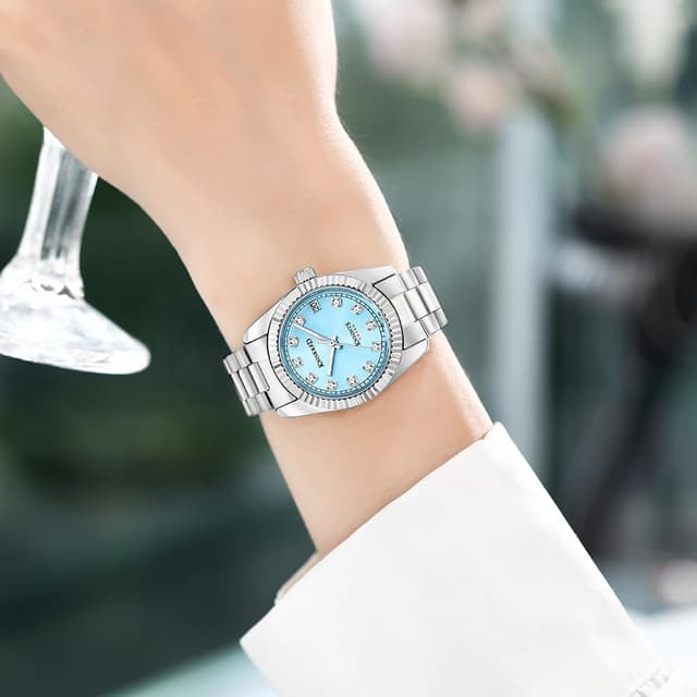 Detalle 2 de KNISKRED montre classique femme avec accents en cristal et bracelet en acier inoxydable
