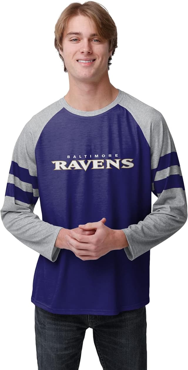 Detalle de FOCO NFL Men’s Team Logo Raglan T-Shirt (Officially Licensed)