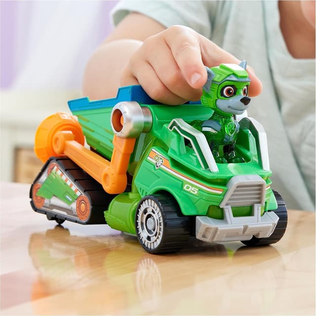 Detalle 2 de Paw Patrol The Mighty Movie Toy Recycling Lorry with Rocky Mighty Pups action figure (lights & sounds)