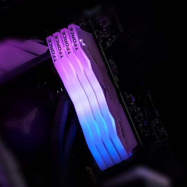 Detalle de team-group T-FORCE DELTA RGB DDR5 6000MHz