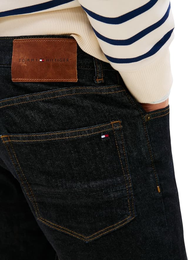 Detalle de Tommy Hilfiger Men’s Straight Fit Denton Mid Rise Jeans