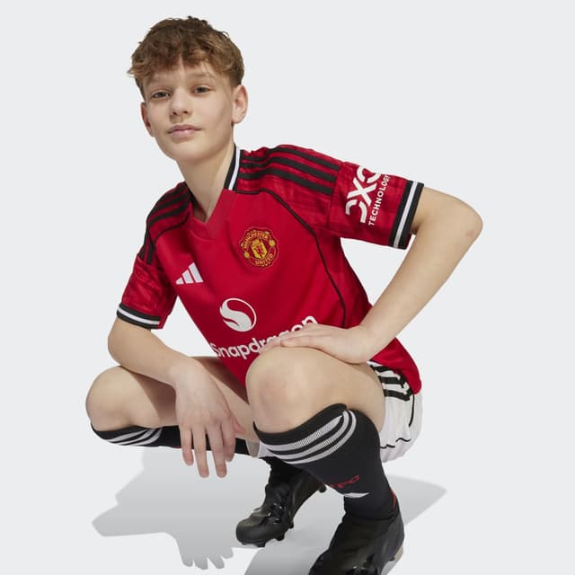 Detalle de Adidas Manchester United 1ª 2025-2026