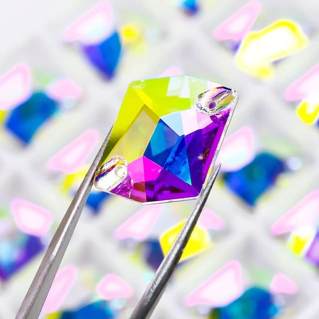 Detalle de DONGZHOU Strasssteine zum Aufnähen (53 Stück) in Kristall-AB, flacher Rücken mit 2 Löchern