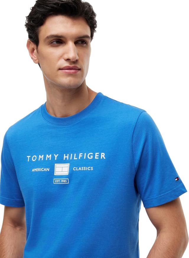 Detalle de Tommy Hilfiger Brand Love Mono Stack Tee (MW0MW42365) maglietta uomo a maniche corte