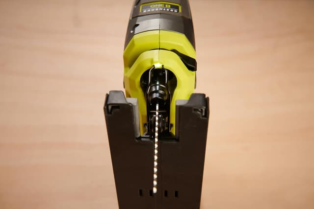 Detalle de Ryobi RJS18BL-0 18V ONE+ Brushless Cordless Jigsaw (Bare Tool) – for precise, tool-free bevel changes