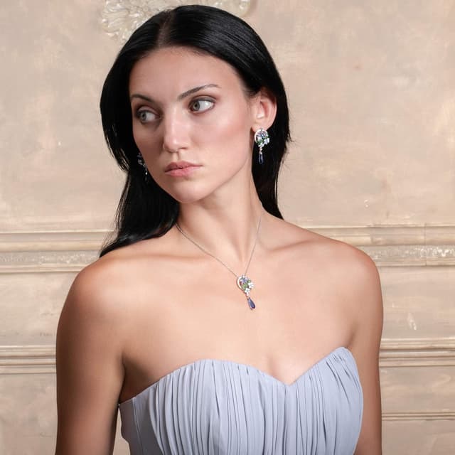 Detalle de Boucles d’oreilles Namana en argent 925 libellule émaillée et pierres de zircone