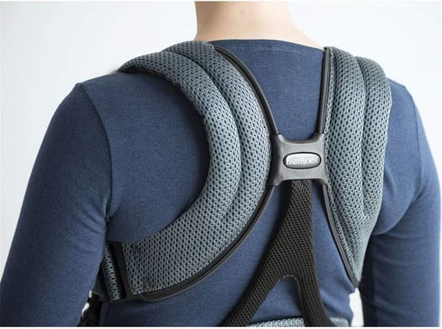 Detalle de BabyBjörn Marsupio Move Mesh 3D Verde salvia
