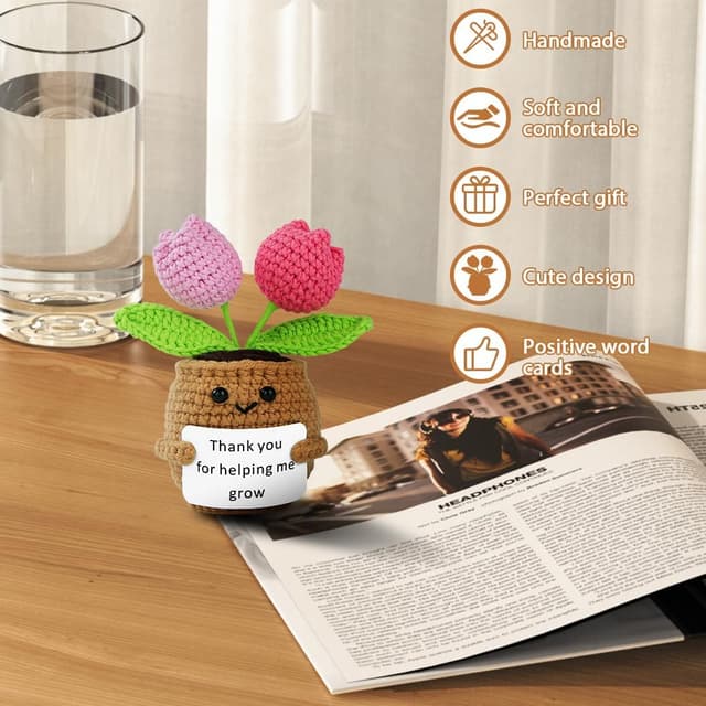 Detalle 2 de Vicloon Mini Positive Doll, peluche a forma di piantina in vaso all’uncinetto con carta positiva