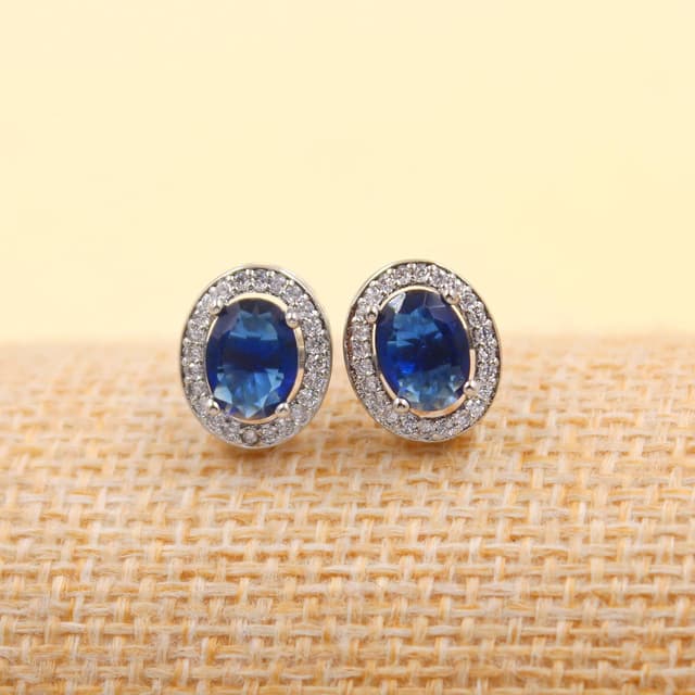 Detalle de Vivaday Oval Cut Cubic Zirconia Halo Stud Earrings (White Gold Plated) YA5119