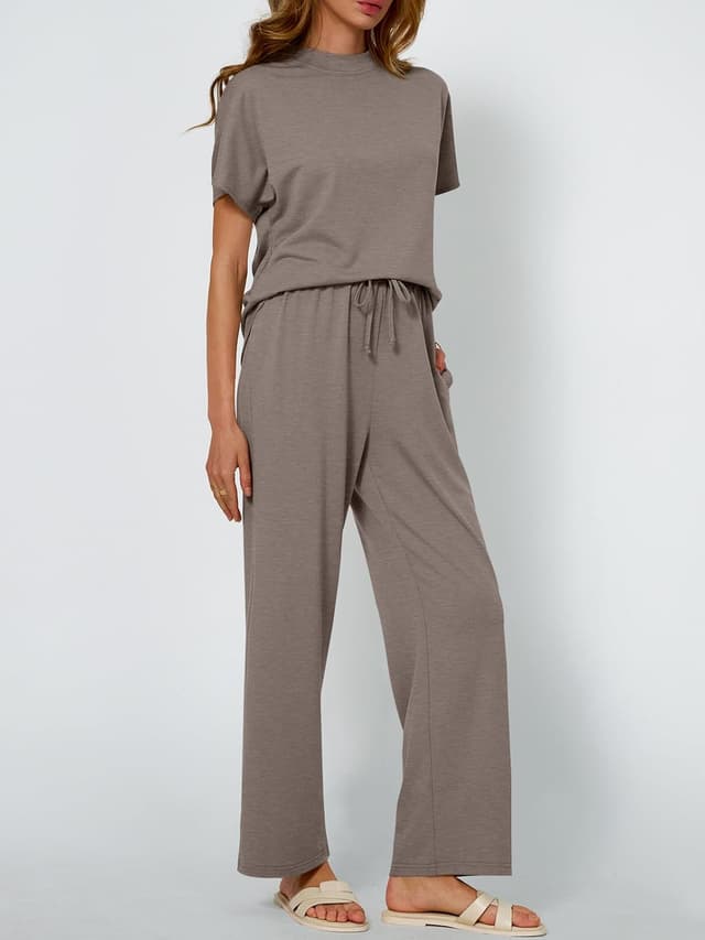 Detalle de AUTOMET Women’s 2-Piece Matching Lounge Set (Mock Neck Sweatsuit) — Summer Short-Sleeve Travel Outfit