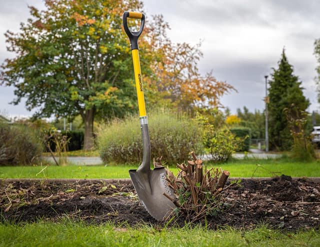 Detalle 1 de Roughneck ROU68046 serrated edge shovel 1070mm