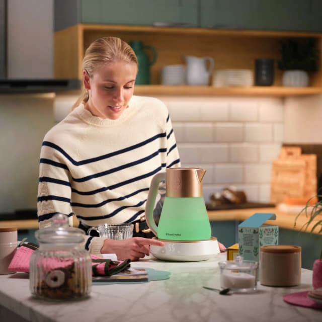 Detalle 2 de Russell Hobbs Calm hervidor 1,7 litros cristal mateado