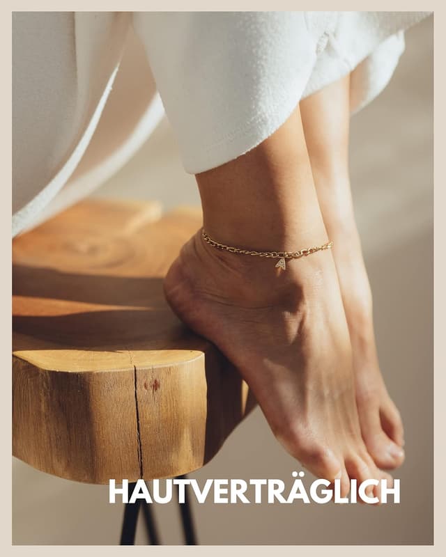 Detalle de GD GOOD.designs Fußkettchen Gold mit Buchstaben – wasserfest, verstellbar (22–27 cm), aus Edelstahl