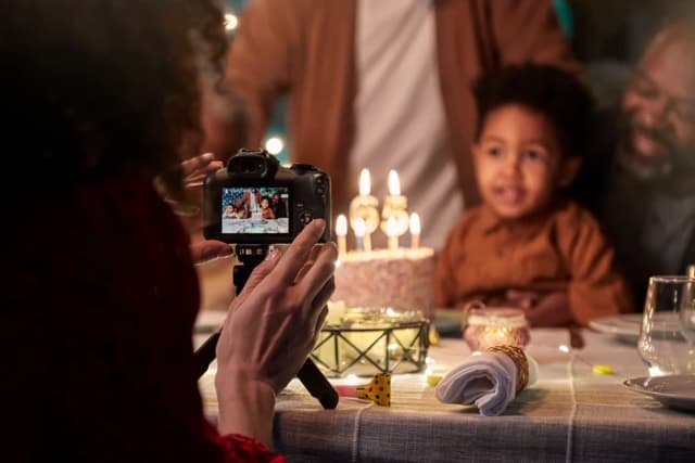 Thumbnail 6 de Canon EOS R100 Starterset – 356 g leicht