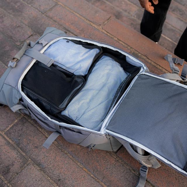 Detalle 2 de Johnny Urban Packing Cube „Zack M“ – leichter Packwürfel mit Haken und Tragegriff (einteilig)