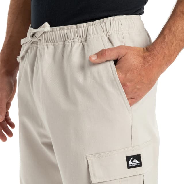 Detalle de Quiksilver Pantalón de hombre Taxer (tipo cargo) de sarga con mezcla algodón y elastano