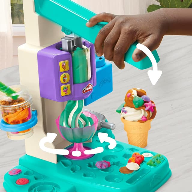 Detalle 2 de Play-Doh Rainbow Swirl Ice Cream Playset 🍨