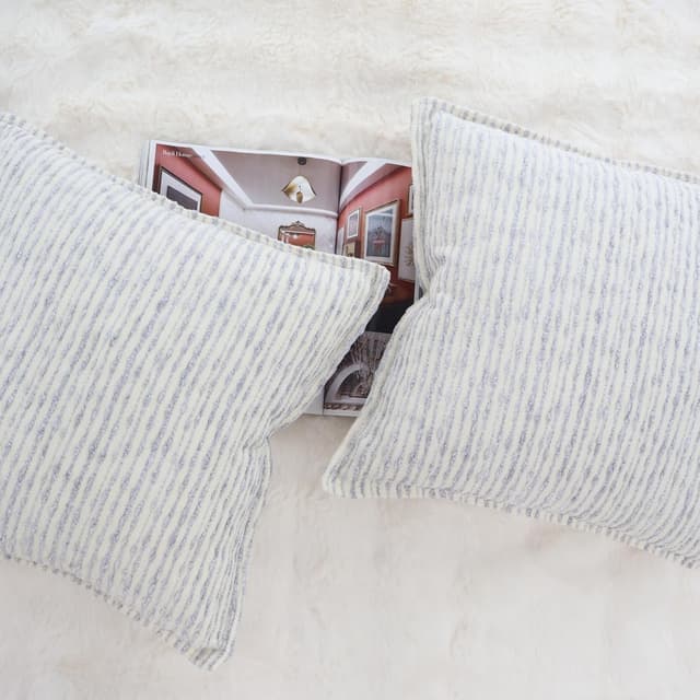 Detalle de OYIMUA Pack of 2 Chenille Cushion Covers (45 x 45) in Blue Jacquard Stripe