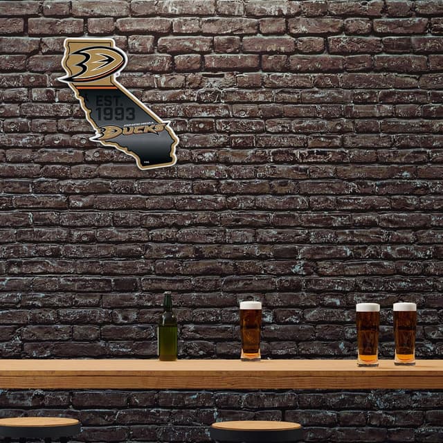 Detalle 2 de NHL Rico Industries Pennant Shape Cut Pennant (Soft Felt, EZ to Hang) for Home & Living Room Décor