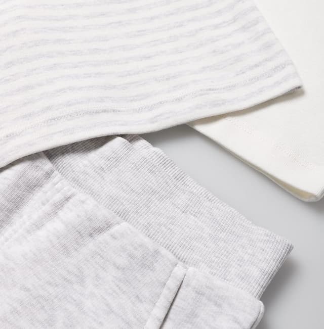 Detalle 2 de Stellou & friends Baby & Kleinkind 3-teiliges Kleidungs-Set – 2 Langarm-T-Shirts und Jersey-Hose aus 100% Baumwolle