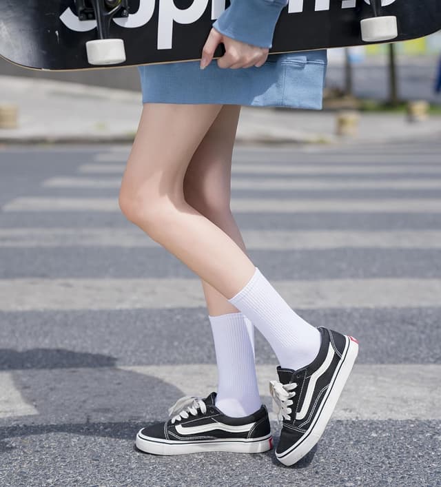 Detalle de Irisbear Women’s Crew Socks (5-Pair Pack) — Lightweight Thin Cotton for Gym, Running & Everyday