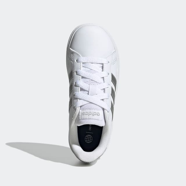 Detalle 2 de adidas Grand Court Lifestyle Tennis Lace-Up en blanco