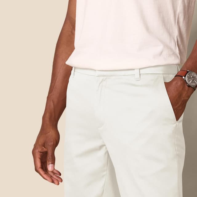 Detalle de Amazon Essentials Men’s Wrinkle-Resistant Stretch Slim Fit Chino Pants (Elastic Waist, No Pleats)