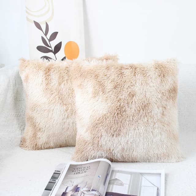 Detalle 2 de OYIMUA Fluffy Cushion Covers (Faux Fur) 40cm x 40cm Beige – Set of 2