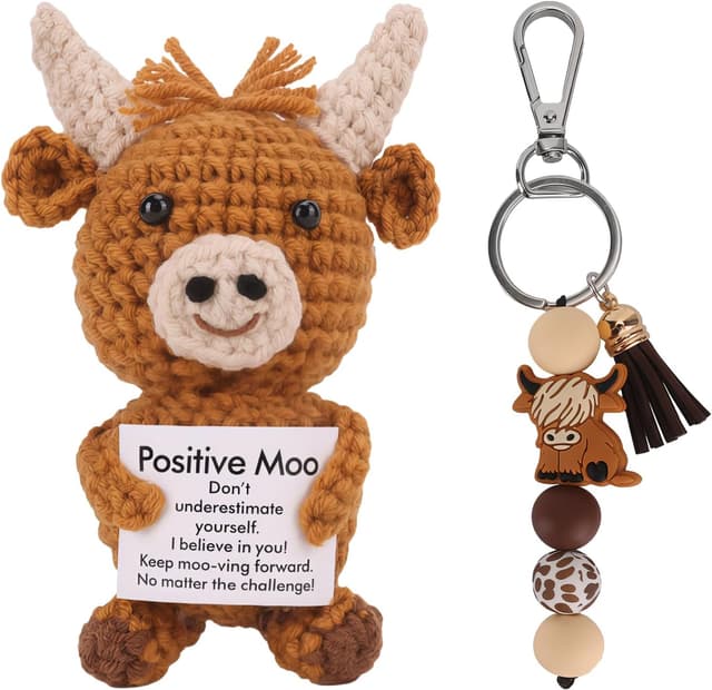 Detalle de QBEJIME Highland Cow Gifts for Women – Positive Crochet Animals & Cow Keyring with Encouraging Card
