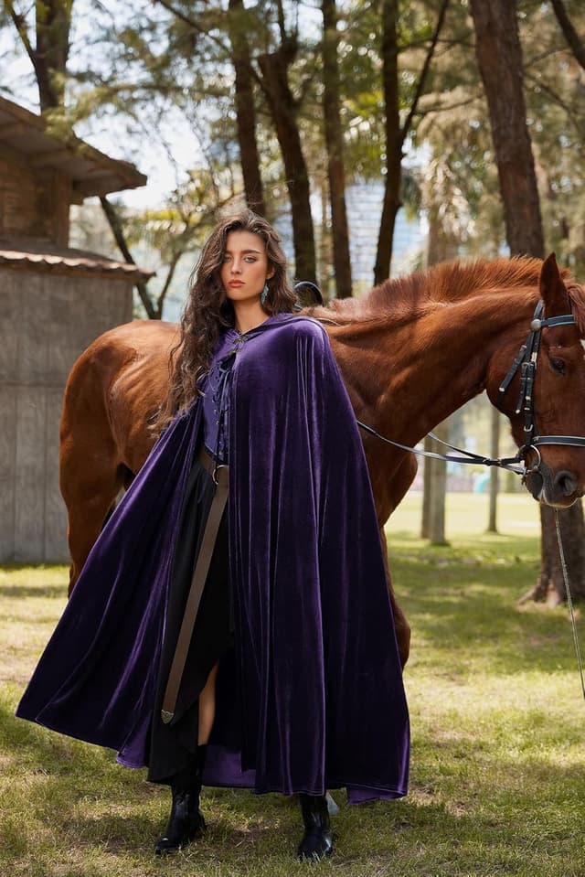 Thumbnail 3 de SCARLET DARKNESS Cape Renaissance maxi en velours