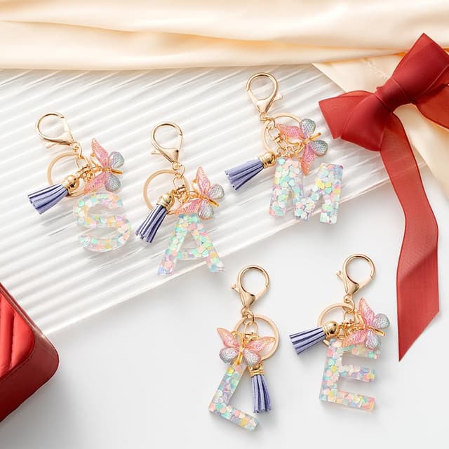 Detalle de MORSUNBELA Schlüsselanhänger Mädchen mit Anfangsbuchstabe, Schmetterling & Quaste