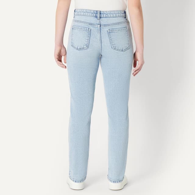 Detalle de Mädchen Jeans mit mittlerer Dehnbarkeit und geradem Bein (Straight Fit) – Amazon Essentials