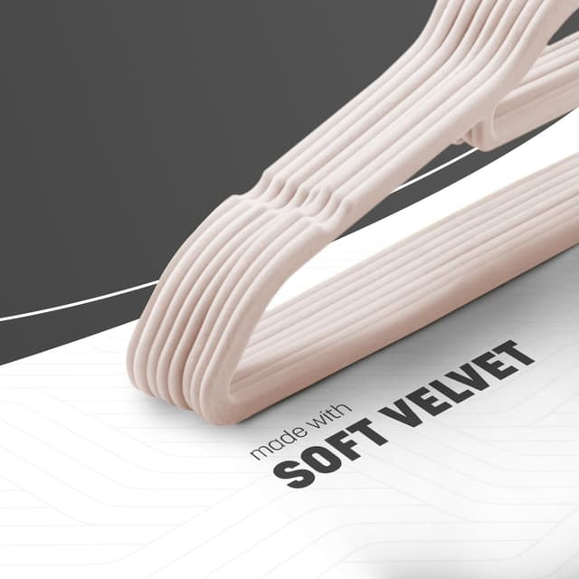 Detalle de KEPLIN Velvet Hangers 50 Pack (Blush Pink) – Non-slip velvet coat hangers with tie bar and 360° hook