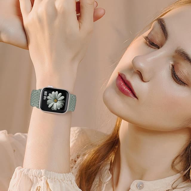 Detalle de DigiHero Braided Loop braided nylon Apple Watch strap with magnetic clasp (Sport stretch band) — compatible with 38–46mm