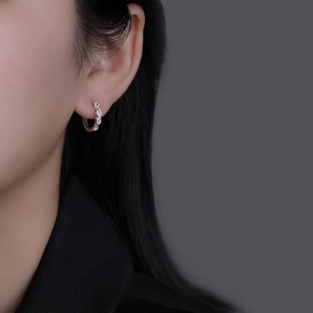 Detalle de SLUYNZ 925 Sterling Silber kleine tropfenförmige Creolen mit CZ – Huggie Infinity Ohrringe