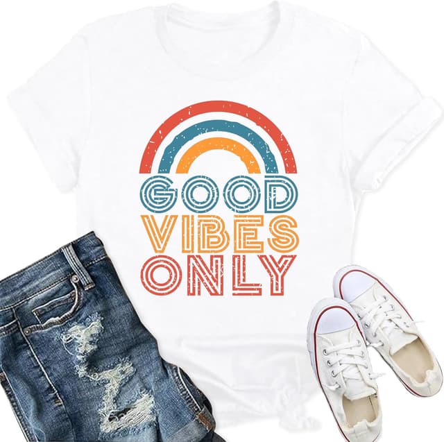 Detalle 2 de Qskall Women’s Vintage Rainbow “Good Vibes Only” T-shirt