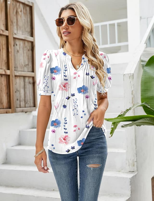 Detalle de EFFAN Women’s V-Neck Puff Short Sleeve Pleated Floral Tunic Top