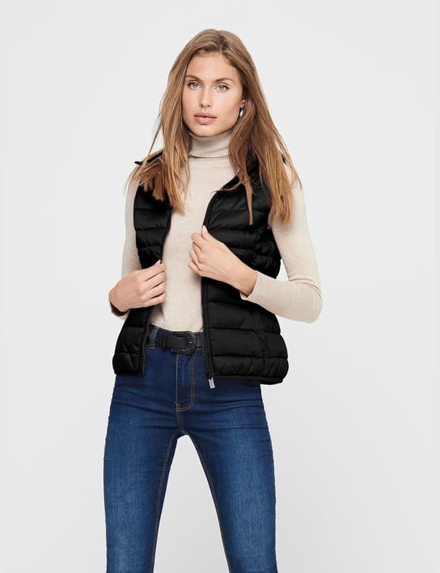 Detalle de ONLY Quilted Gilet trapuntato da donna con cappuccio e collo alto