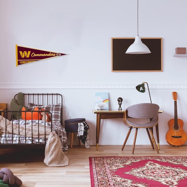 Detalle de Rico Industries NFL Football Classic 12" x 30" Felt Wall Décor Pennant